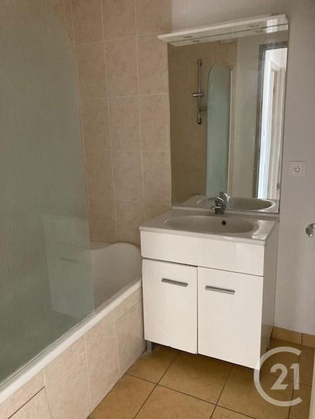 Appartement T3 &agrave; louer - 3 pi&egrave;ces - 60,96 m2 - Gironde Sur Dropt - 33 - AQUITAINE