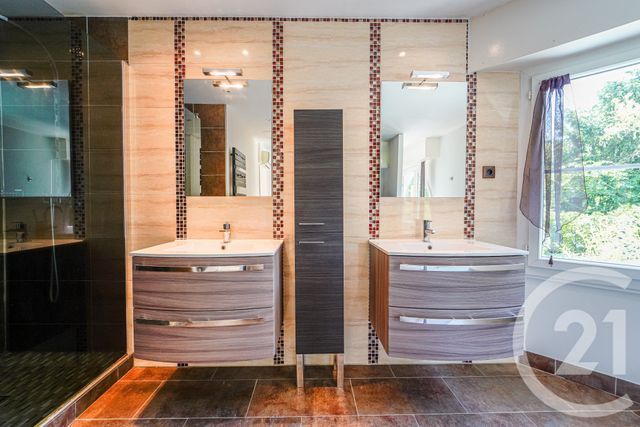 Maison à vendre - 6 pièces - 220,75 m2 - Bussy St Georges - 77 - ILE-DE-FRANCE