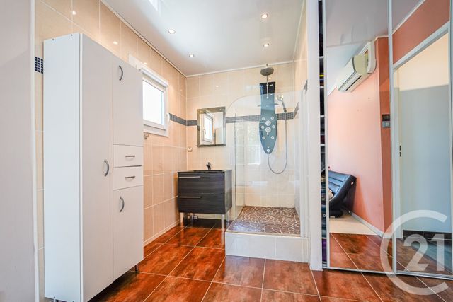 Maison à vendre - 6 pièces - 220,75 m2 - Bussy St Georges - 77 - ILE-DE-FRANCE