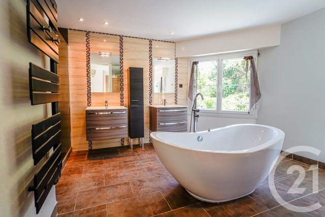 Maison à vendre - 6 pièces - 220,75 m2 - Bussy St Georges - 77 - ILE-DE-FRANCE