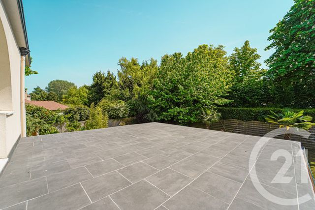 Maison à vendre - 6 pièces - 220,75 m2 - Bussy St Georges - 77 - ILE-DE-FRANCE