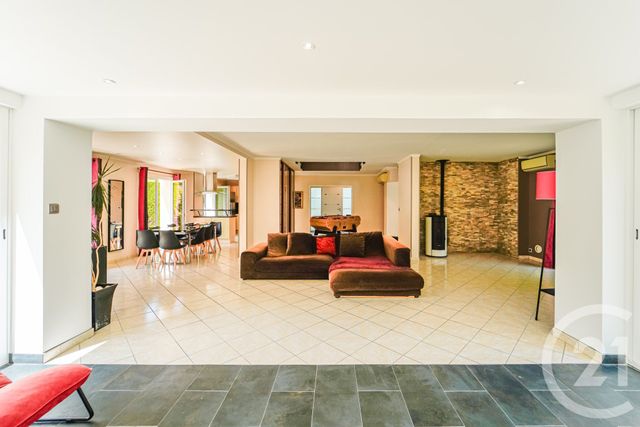 Maison à vendre - 6 pièces - 220,75 m2 - Bussy St Georges - 77 - ILE-DE-FRANCE