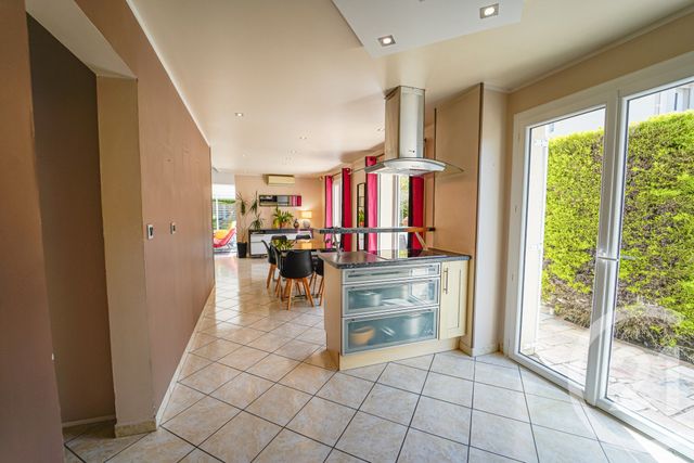 Maison à vendre - 6 pièces - 220,75 m2 - Bussy St Georges - 77 - ILE-DE-FRANCE