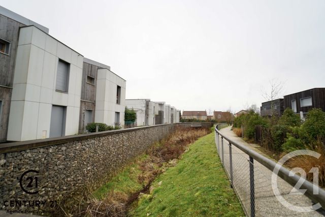 Maison &agrave; louer - 3 pi&egrave;ces - 76,85 m2 - Bussy St Georges - 77 - ILE-DE-FRANCE
