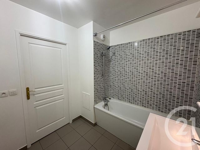 Appartement F3 &agrave; louer - 3 pi&egrave;ces - 73,30 m2 - Bussy St Georges - 77 - ILE-DE-FRANCE