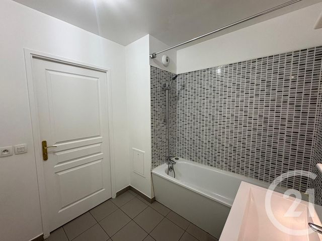 Appartement F3 &agrave; louer - 3 pi&egrave;ces - 73,30 m2 - Bussy St Georges - 77 - ILE-DE-FRANCE