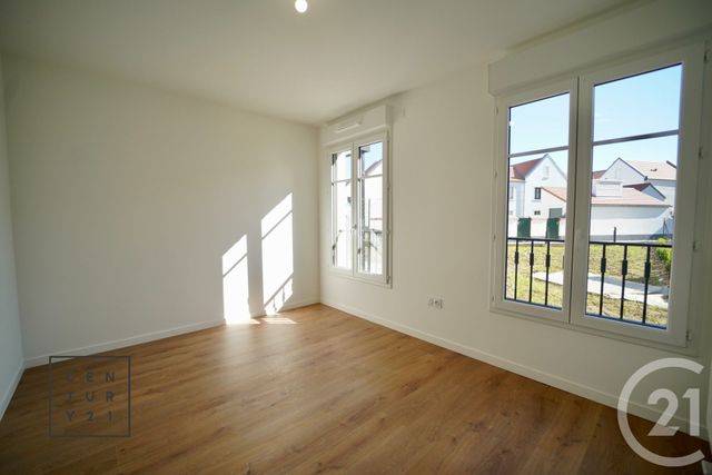 Appartement F4 &agrave; vendre - 4 pi&egrave;ces - 77,97 m2 - Serris - 77 - ILE-DE-FRANCE