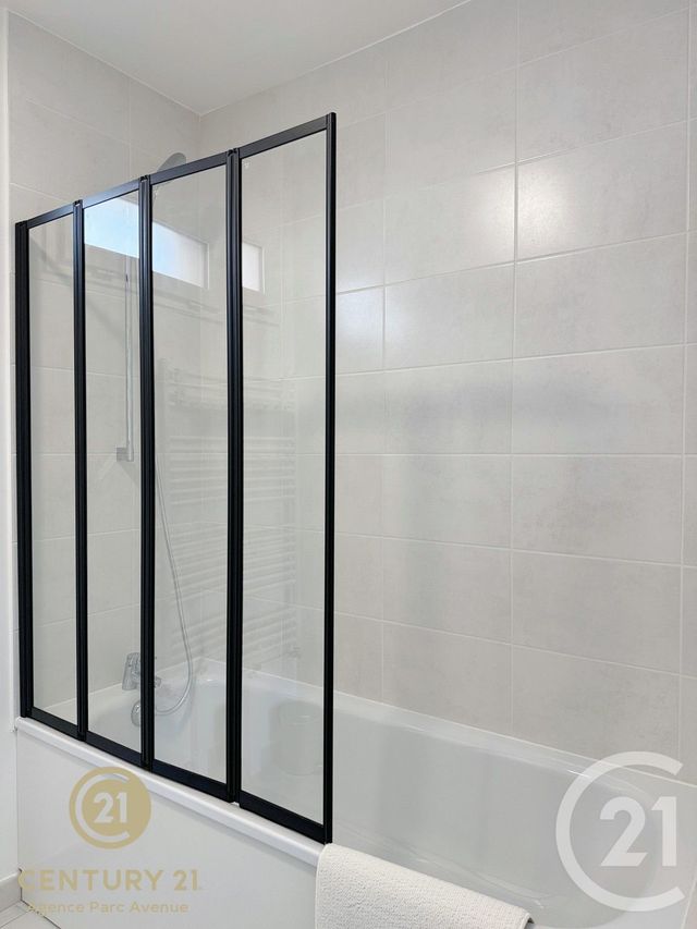 Appartement Duplex &agrave; louer - 3 pi&egrave;ces - 64,53 m2 - Bussy St Georges - 77 - ILE-DE-FRANCE