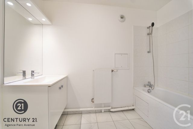 Appartement F3 &agrave; louer - 3 pi&egrave;ces - 67,03 m2 - Bussy St Georges - 77 - ILE-DE-FRANCE