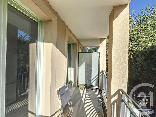 Appartement F3 &agrave; louer - 3 pi&egrave;ces - 63,80 m2 - Bussy St Georges - 77 - ILE-DE-FRANCE