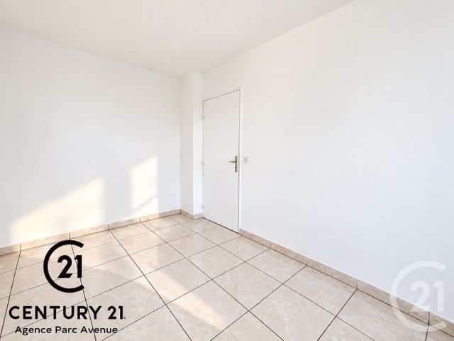 Appartement F3 &agrave; louer - 3 pi&egrave;ces - 63,87 m2 - Bussy St Georges - 77 - ILE-DE-FRANCE