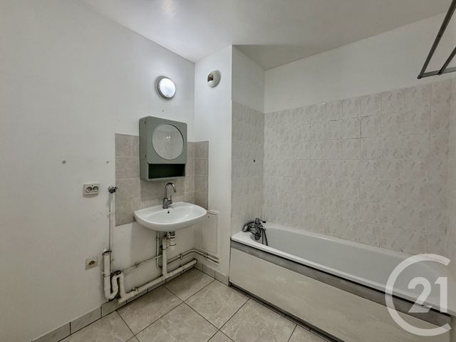Appartement F3 &agrave; louer - 3 pi&egrave;ces - 63,87 m2 - Bussy St Georges - 77 - ILE-DE-FRANCE