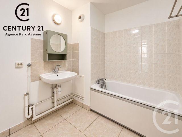 Appartement F3 &agrave; louer - 3 pi&egrave;ces - 63,87 m2 - Bussy St Georges - 77 - ILE-DE-FRANCE