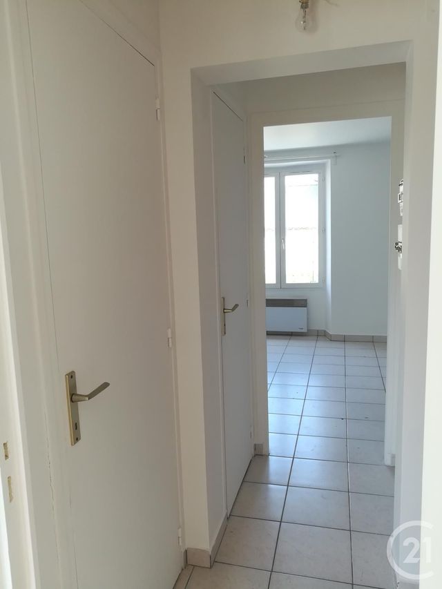 Appartement T2 &agrave; louer - 2 pi&egrave;ces - 29,38 m2 - St Aubin - 91 - ILE-DE-FRANCE