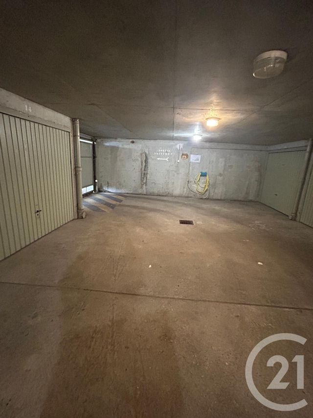 Parking &agrave; louer - 18 m2 - St Cloud - 92 - ILE-DE-FRANCE