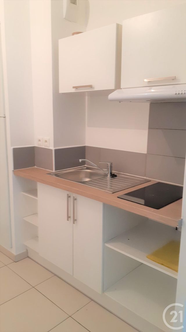 Appartement F1 &agrave; louer - 1 pi&egrave;ce - 28,30 m2 - Les Milles - 13 - PROVENCE-ALPES-COTE-D-AZUR