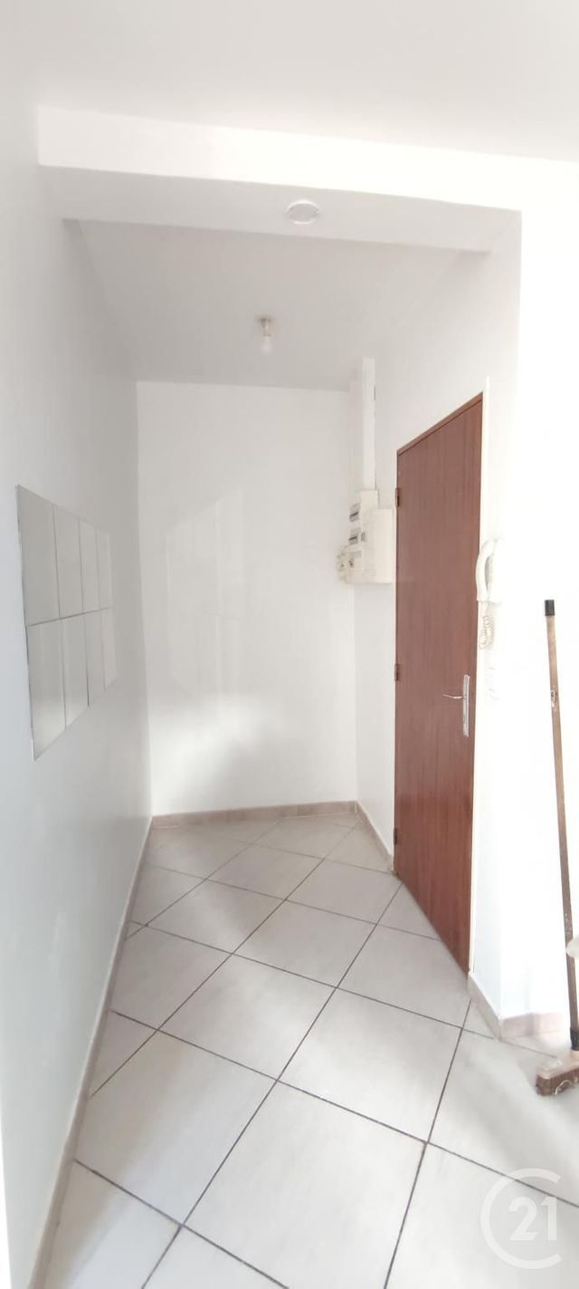 Appartement F1 &agrave; louer - 1 pi&egrave;ce - 28,04 m2 - Marseille - 13015 - PROVENCE-ALPES-COTE-D-AZUR