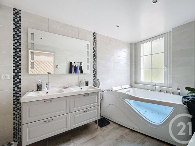 Maison à vendre - 7 pièces - 213,10 m2 - St Gerand Le Puy - 03 - AUVERGNE