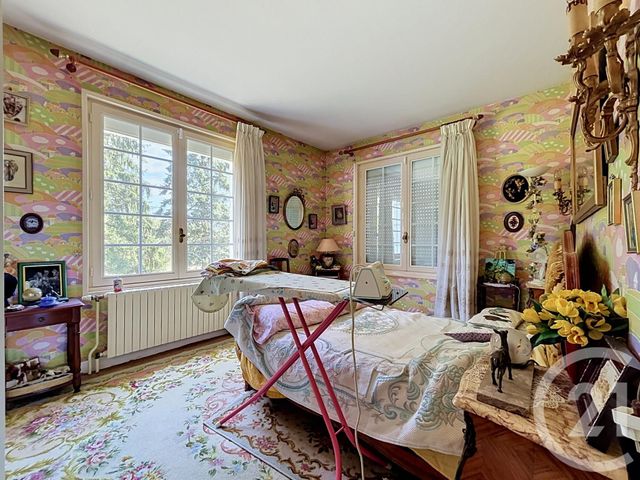 Maison &agrave; vendre - 7 pi&egrave;ces - 279,95 m2 - St Gerand Le Puy - 03 - AUVERGNE