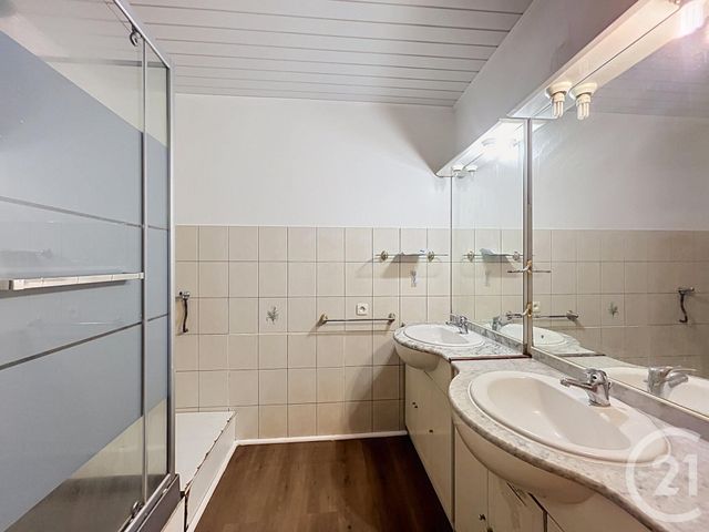 Appartement F3 &agrave; louer - 3 pi&egrave;ces - 79,65 m2 - Varennes Sur Allier - 03 - AUVERGNE