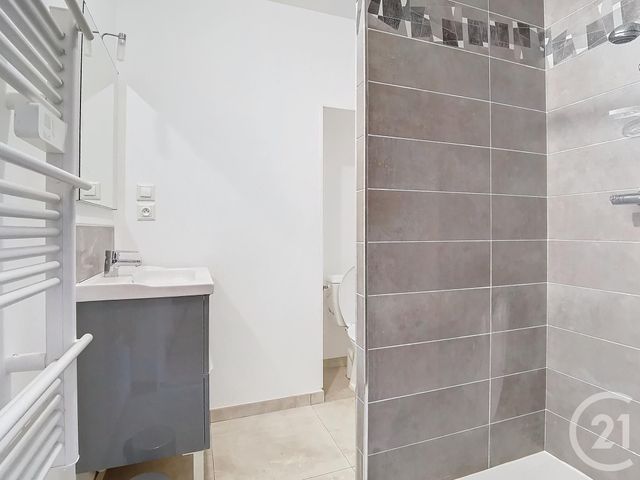 Appartement T2 à louer - 2 pièces - 26 m2 - Varennes Sur Allier - 03 - AUVERGNE