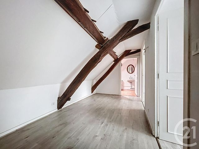 Maison &agrave; louer - 5 pi&egrave;ces - 120 m2 - St Pourcain Sur Sioule - 03 - AUVERGNE