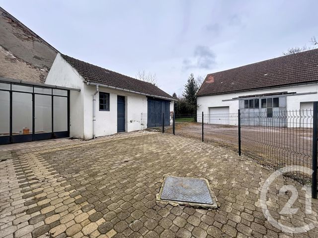 Maison &agrave; louer - 5 pi&egrave;ces - 120 m2 - St Pourcain Sur Sioule - 03 - AUVERGNE