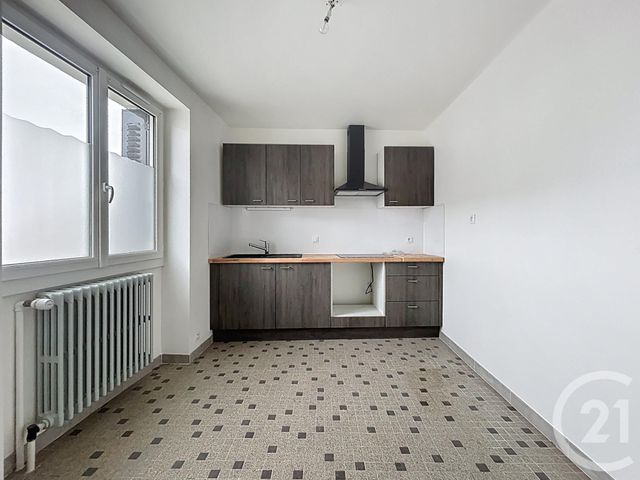 Maison &agrave; louer - 5 pi&egrave;ces - 120 m2 - St Pourcain Sur Sioule - 03 - AUVERGNE