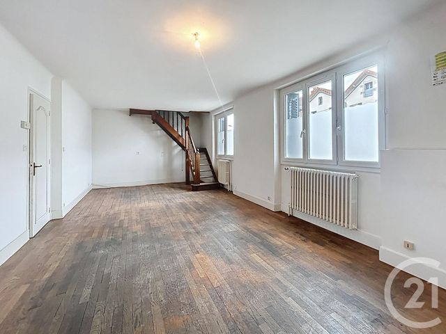 Maison &agrave; louer - 5 pi&egrave;ces - 120 m2 - St Pourcain Sur Sioule - 03 - AUVERGNE