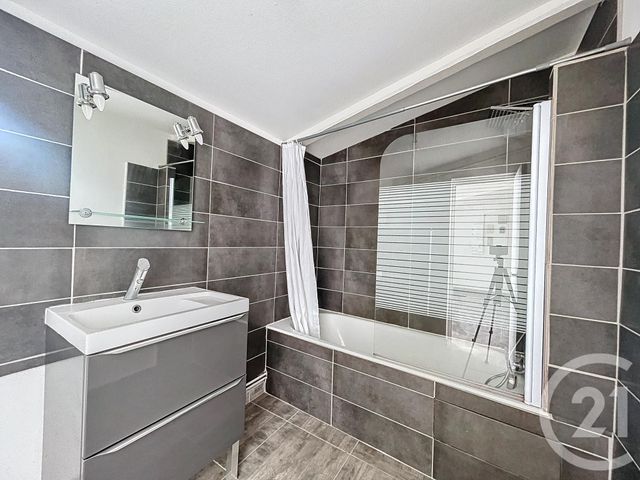 Maison à louer - 3 pièces - 60 m2 - Varennes Sur Allier - 03 - AUVERGNE