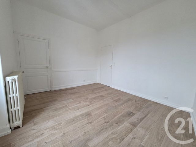 Appartement T4 à louer - 4 pièces - 80 m2 - Varennes Sur Allier - 03 - AUVERGNE