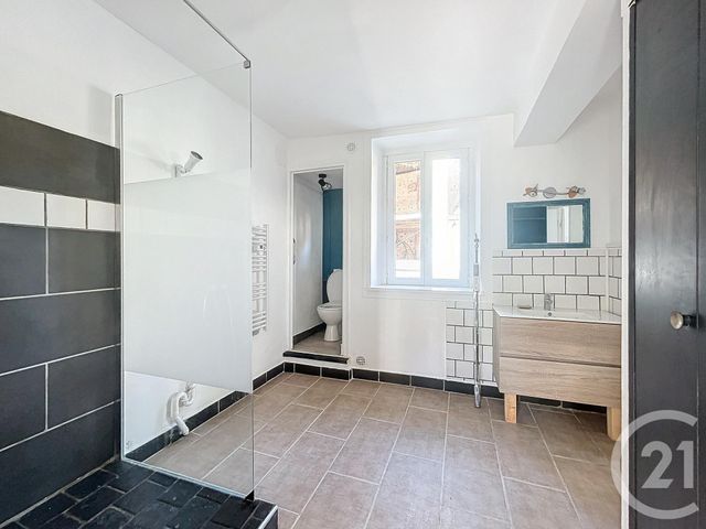 Maison &agrave; louer - 5 pi&egrave;ces - 140 m2 - Le Theil - 03 - AUVERGNE