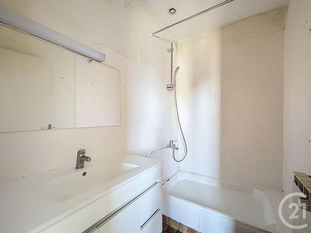 Maison &agrave; louer - 5 pi&egrave;ces - 105 m2 - Monetay Sur Allier - 03 - AUVERGNE