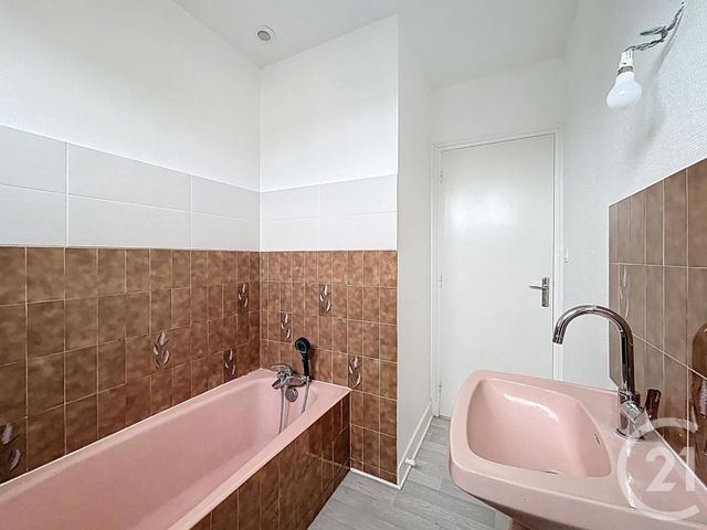 Appartement F4 &agrave; louer - 4 pi&egrave;ces - 90 m2 - St Pourcain Sur Sioule - 03 - AUVERGNE