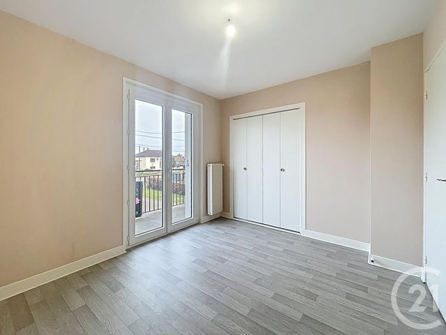Appartement F4 &agrave; louer - 4 pi&egrave;ces - 90 m2 - St Pourcain Sur Sioule - 03 - AUVERGNE