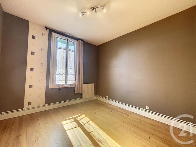 Appartement F3 &agrave; louer - 3 pi&egrave;ces - 60 m2 - St Pourcain Sur Sioule - 03 - AUVERGNE