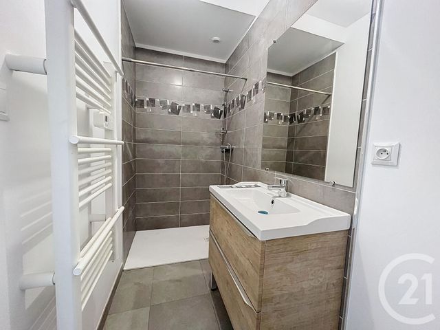 Maison &agrave; louer - 4 pi&egrave;ces - 52 m2 - Varennes Sur Allier - 03 - AUVERGNE