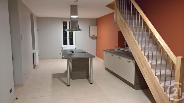 Maison &agrave; louer - 3 pi&egrave;ces - 73 m2 - Montaigu Le Blin - 03 - AUVERGNE