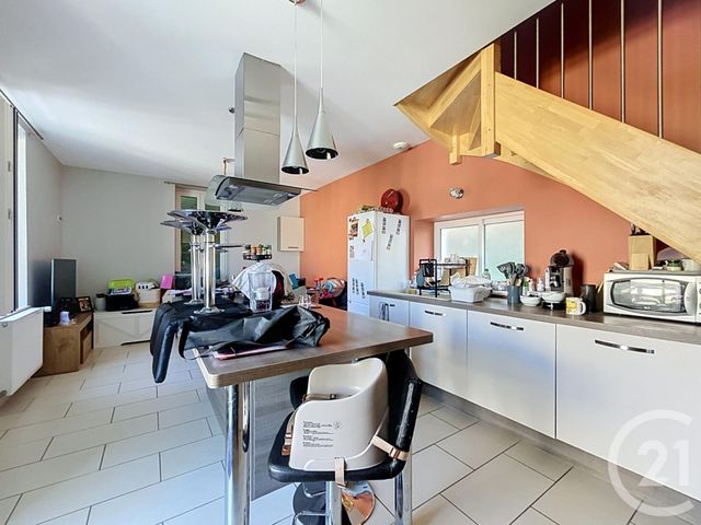 Maison &agrave; louer - 3 pi&egrave;ces - 73 m2 - Montaigu Le Blin - 03 - AUVERGNE