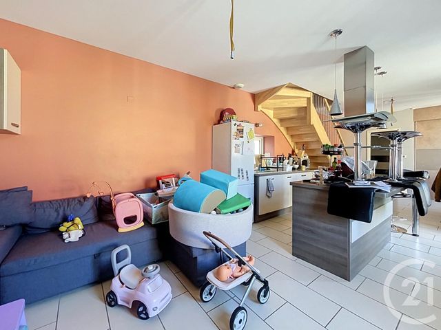 Maison &agrave; louer - 3 pi&egrave;ces - 73 m2 - Montaigu Le Blin - 03 - AUVERGNE