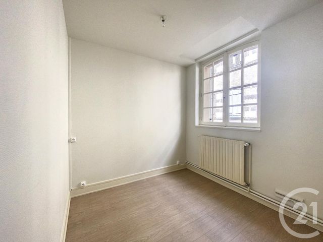 Maison &agrave; louer - 3 pi&egrave;ces - 122 m2 - St Pourcain Sur Sioule - 03 - AUVERGNE