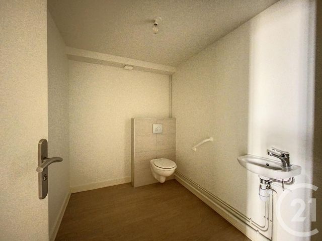 Maison &agrave; louer - 3 pi&egrave;ces - 122 m2 - St Pourcain Sur Sioule - 03 - AUVERGNE