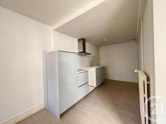 Maison &agrave; louer - 3 pi&egrave;ces - 122 m2 - St Pourcain Sur Sioule - 03 - AUVERGNE