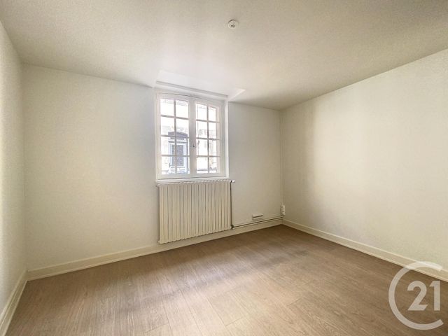 Maison &agrave; louer - 3 pi&egrave;ces - 122 m2 - St Pourcain Sur Sioule - 03 - AUVERGNE