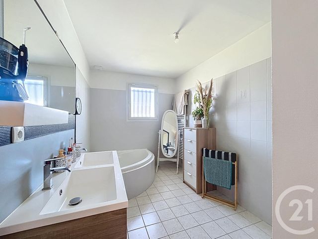Maison &agrave; louer - 5 pi&egrave;ces - 117 m2 - Bransat - 03 - AUVERGNE