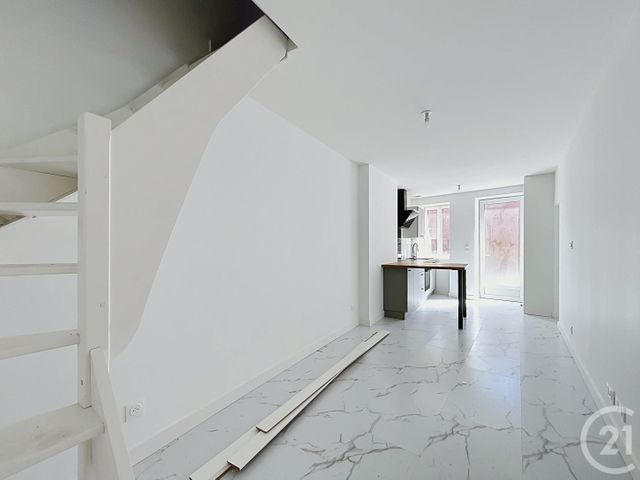 Maison &agrave; louer - 2 pi&egrave;ces - 34 m2 - St Pourcain Sur Sioule - 03 - AUVERGNE