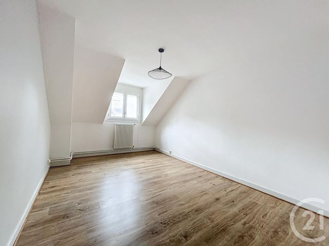 Appartement F3 &agrave; louer - 3 pi&egrave;ces - 91 m2 - St Pourcain Sur Sioule - 03 - AUVERGNE