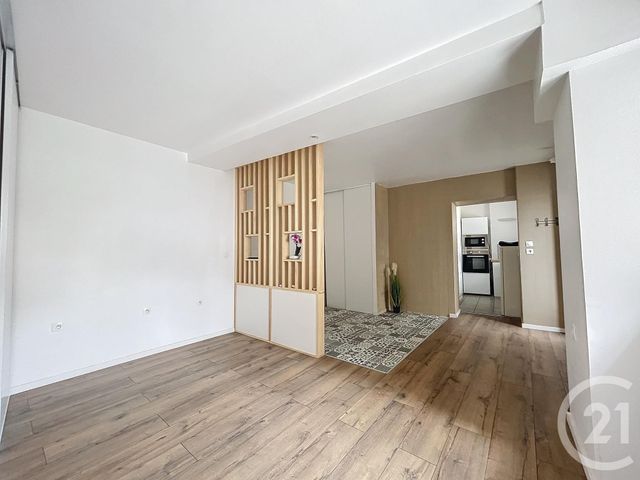 Appartement T1 &agrave; louer - 1 pi&egrave;ce - 32 m2 - Varennes Sur Allier - 03 - AUVERGNE
