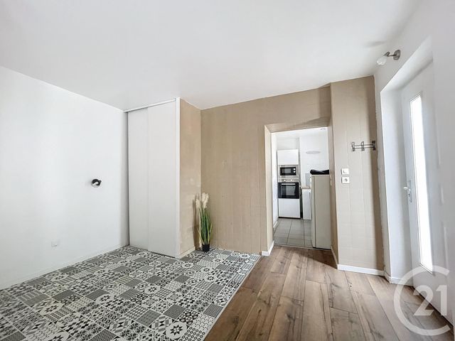 Appartement T1 &agrave; louer - 1 pi&egrave;ce - 32 m2 - Varennes Sur Allier - 03 - AUVERGNE