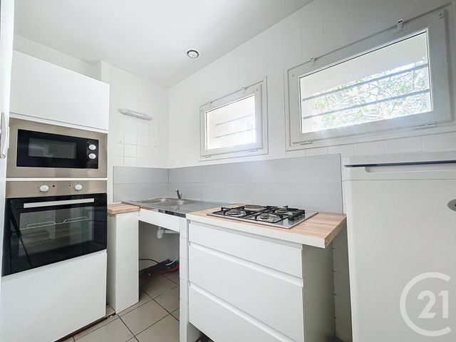 Appartement T1 &agrave; louer - 1 pi&egrave;ce - 32 m2 - Varennes Sur Allier - 03 - AUVERGNE